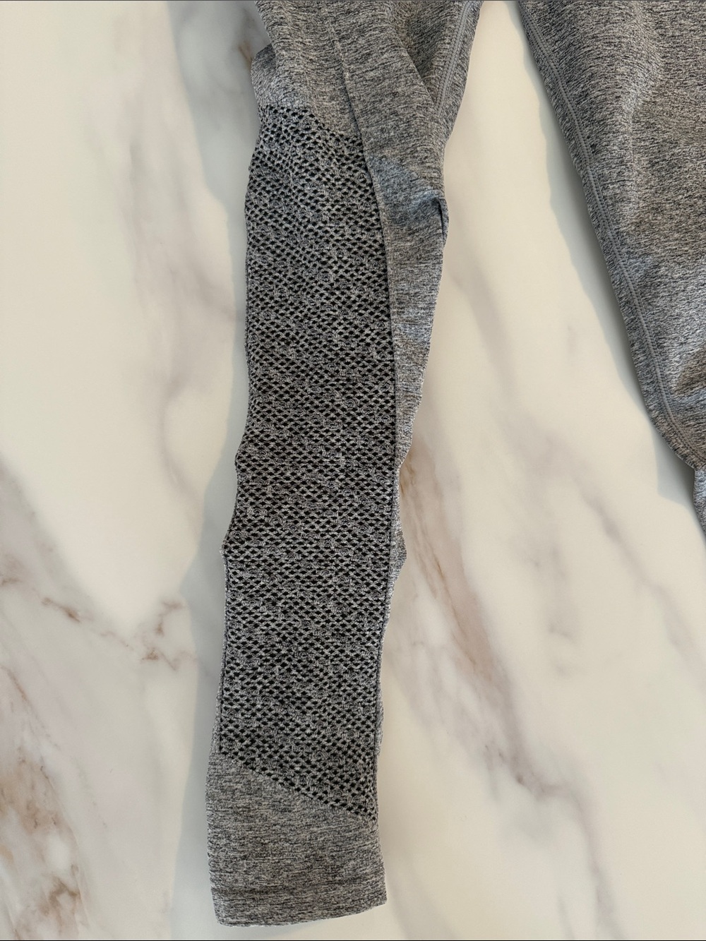 Fabletics Sync Seamless High-Waisted 7/8 Leggings Pants Small Grey Heather - Picture 6 of 16